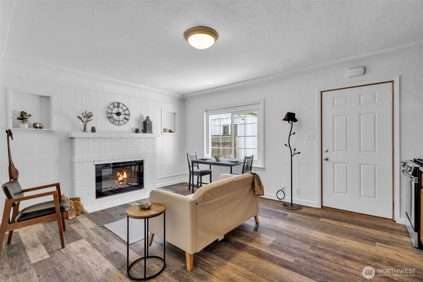 Seattle, Washington 98106, United States, 1 Bedroom Bedrooms, ,1 BathroomBathrooms,Residential,Pending,182390