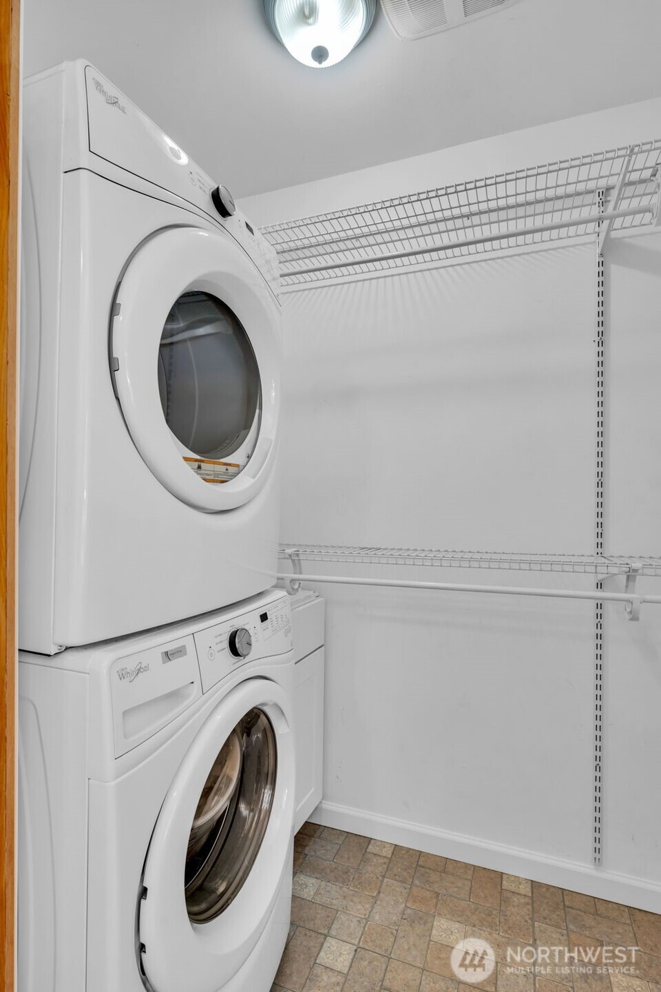 Seattle, Washington 98106, United States, 1 Bedroom Bedrooms, ,1 BathroomBathrooms,Residential,Pending,182390