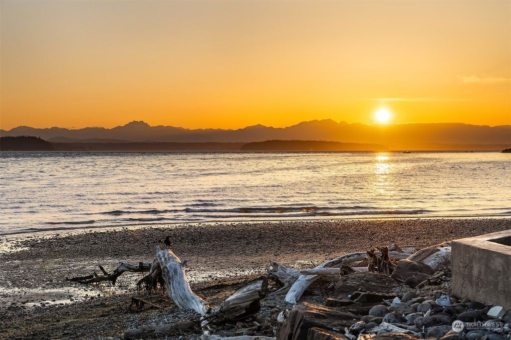 Photo of 11824 Seola Beach Drive SW, Burien, WA 98146 (MLS # 2075024)