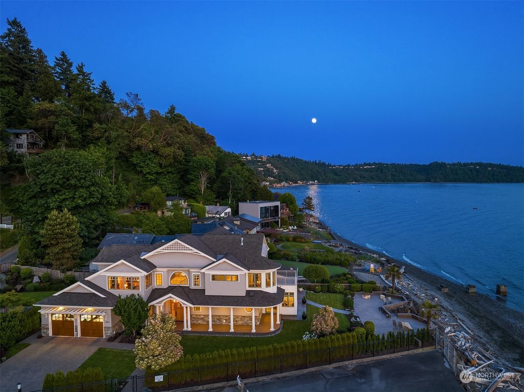 Photo of 11824 Seola Beach Drive SW, Burien, WA 98146 (MLS # 2075024)
