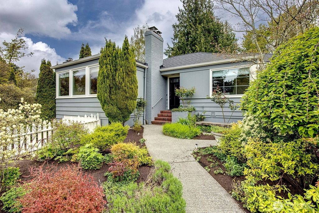 Photo of 3240 W Viewmont Way W, Seattle, WA 98199 (MLS # 2510324)