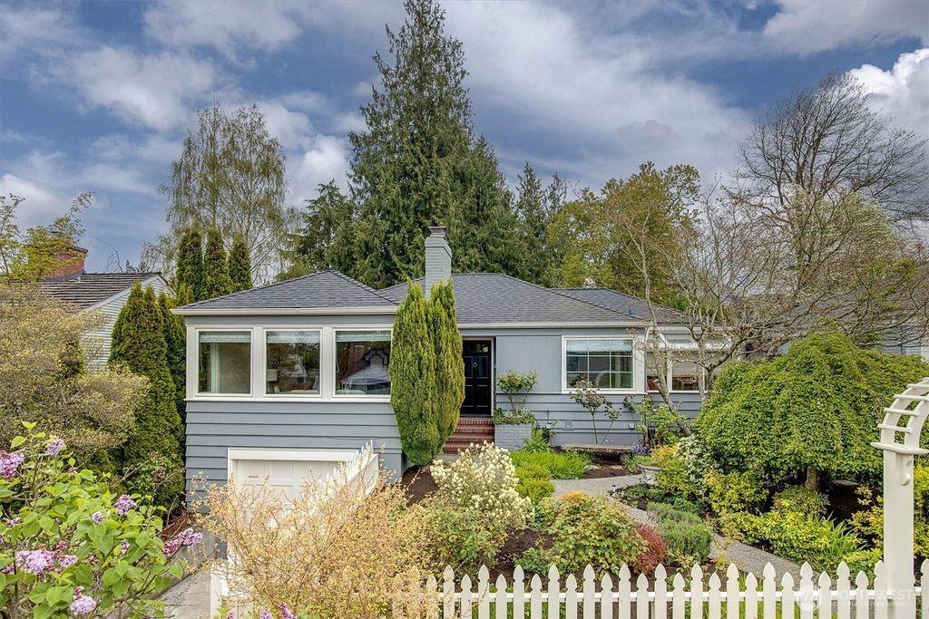 Photo of 3240 W Viewmont Way W, Seattle, WA 98199 (MLS # 2510324)