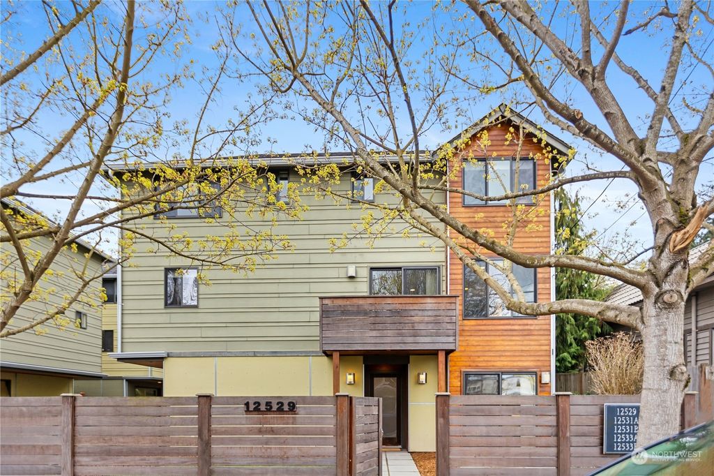 Photo of 12529 26th Avenue NE, Seattle, WA 98125 (MLS # 2052080)