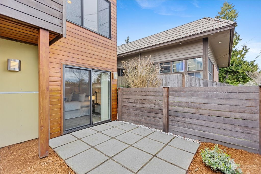 Photo of 12529 26th Avenue NE, Seattle, WA 98125 (MLS # 2052080)