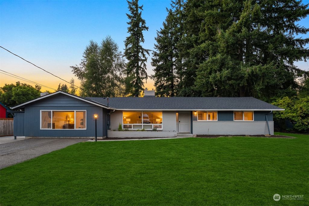 Photo of 7318 NE 145th Place, Kenmore, WA 98028 (MLS # 2156668)