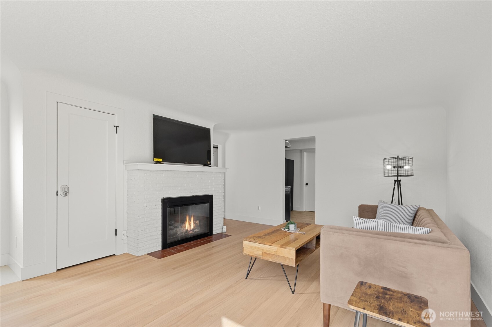 Seattle, Washington 98117, United States, 2 Bedrooms Bedrooms, ,1 BathroomBathrooms,Residential,Active,213473