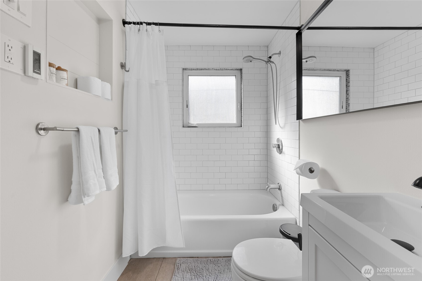 Seattle, Washington 98117, United States, 2 Bedrooms Bedrooms, ,1 BathroomBathrooms,Residential,Active,213473