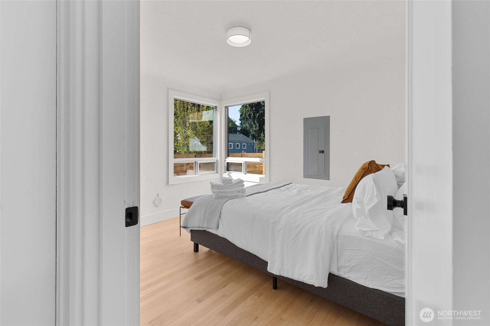 Seattle, Washington 98117, United States, 2 Bedrooms Bedrooms, ,1 BathroomBathrooms,Residential,Active,213473