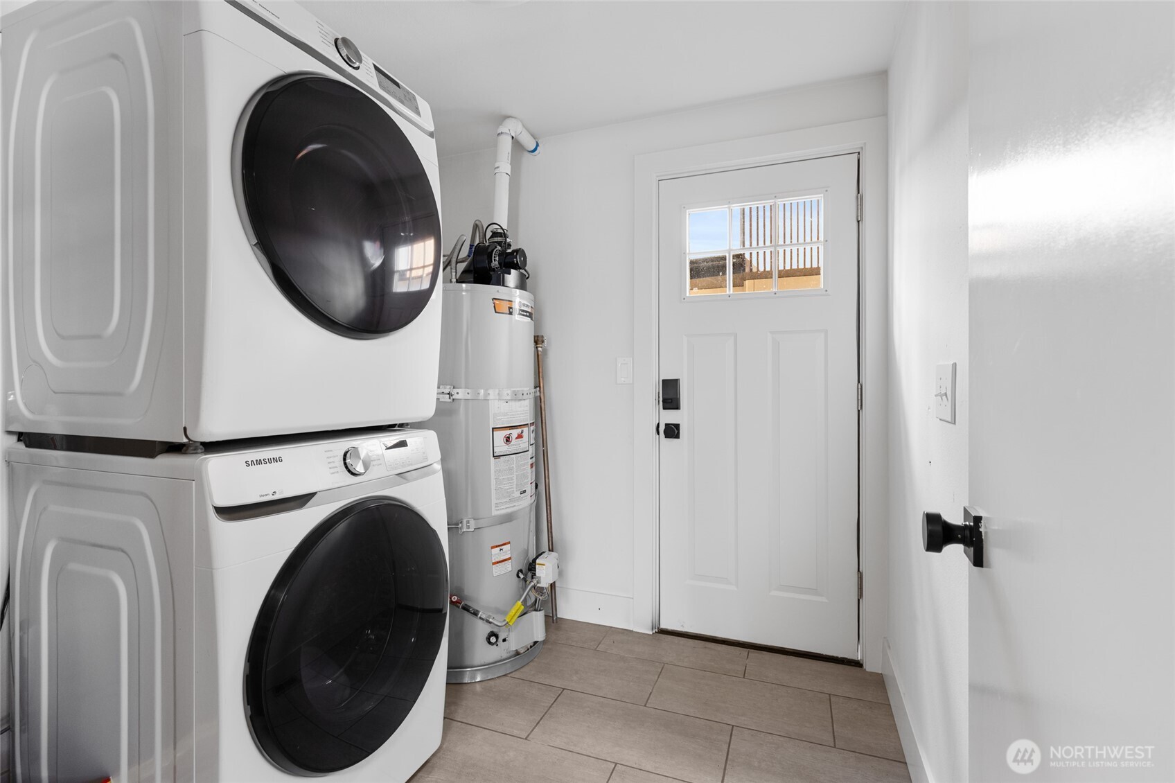 Seattle, Washington 98117, United States, 2 Bedrooms Bedrooms, ,1 BathroomBathrooms,Residential,Active,213473