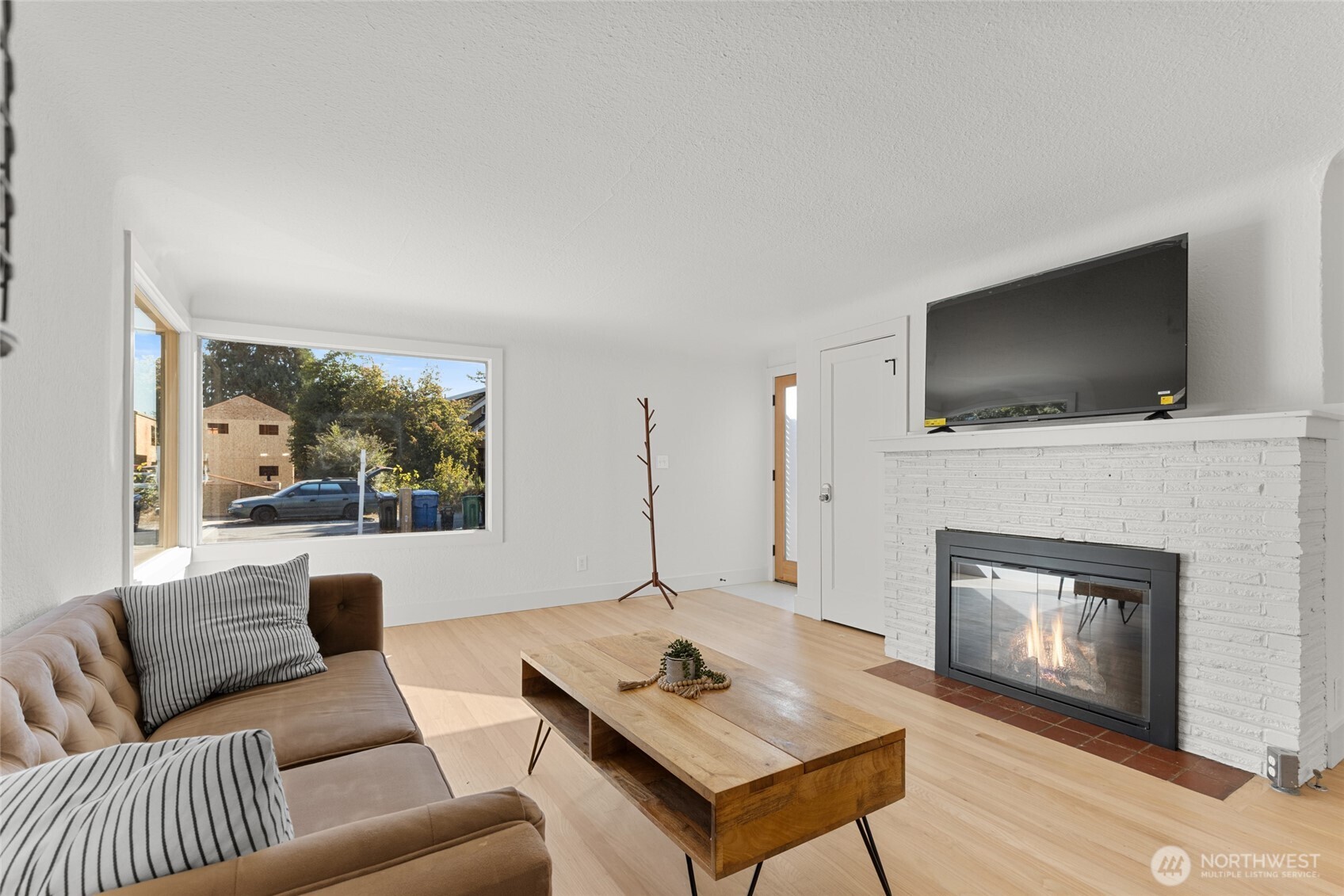 Seattle, Washington 98117, United States, 2 Bedrooms Bedrooms, ,1 BathroomBathrooms,Residential,Active,213473