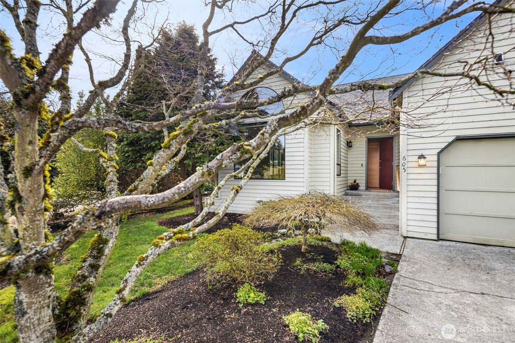 Photo of 605 Washington Court SW, Mukilteo, WA 98275 (MLS # 2339833)