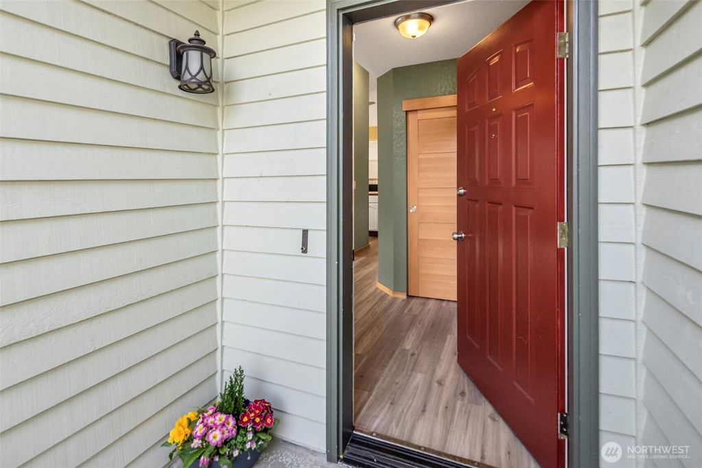 Photo of 605 Washington Court SW, Mukilteo, WA 98275 (MLS # 2339833)