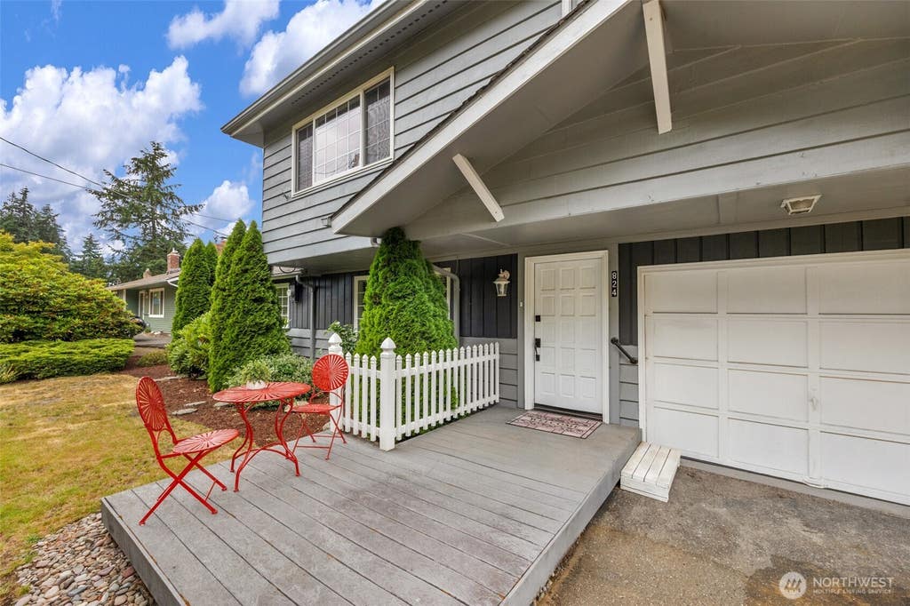 Photo of 824 NE 194th Street, Shoreline, WA 98155 (MLS # 2557187)