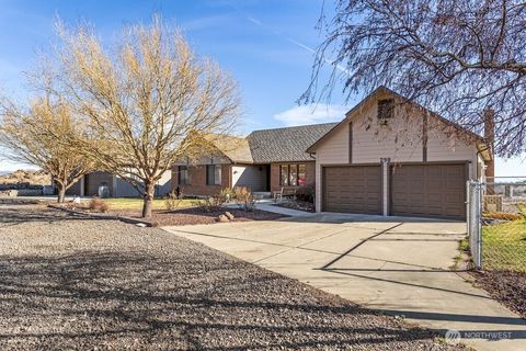 Photo of 290 Trails End Lane, Yakima, WA 98903 (MLS # 2512118)