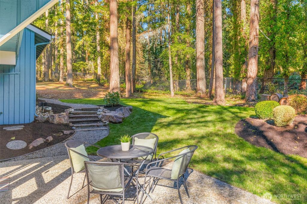 Photo of 642 213th Place NE, Sammamish, WA 98074 (MLS # 2444263)