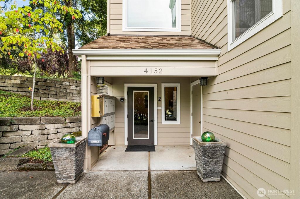 Photo of 4152 Providence Point Dr Dr SE #207, Issaquah, WA 98029 (MLS # 2387220)