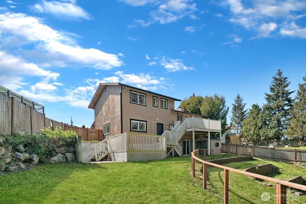 Photo of 217 Capri Place, Everett, WA 98203 (MLS # 2506825)