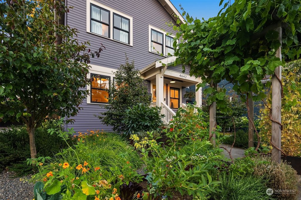Photo of 4642 1st Avenue NE, Seattle, WA 98105 (MLS # 2261538)