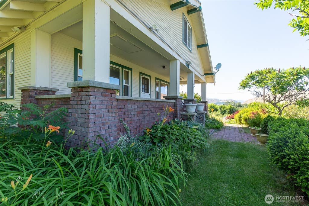 Photo of 2115 Sleepy Hollow Road, Monitor, WA 98836 (MLS # 2547653)