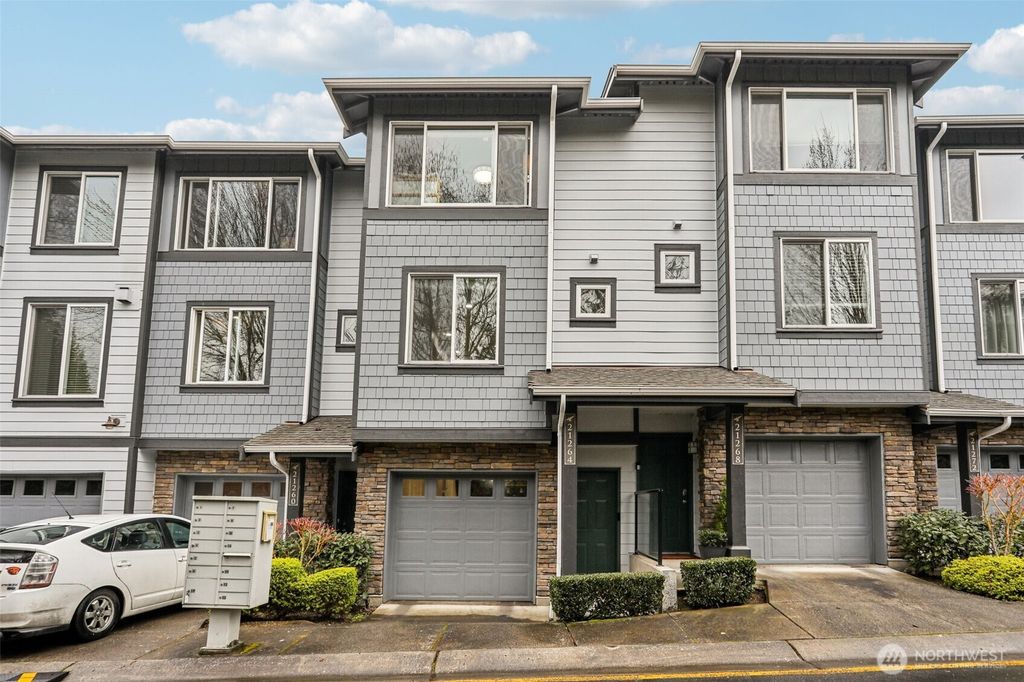 Photo of 21264 SE 42nd Lane #21264, Issaquah, WA 98029 (MLS # 2486743)