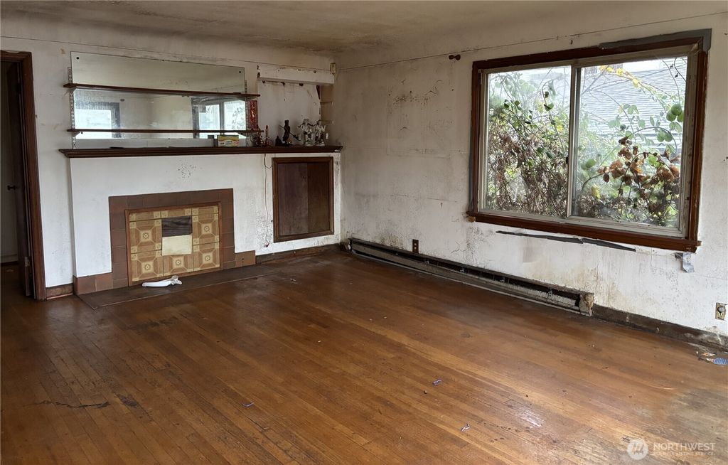 Photo of 9208 17th Avenue SW, Seattle, WA 98106 (MLS # 2463740)