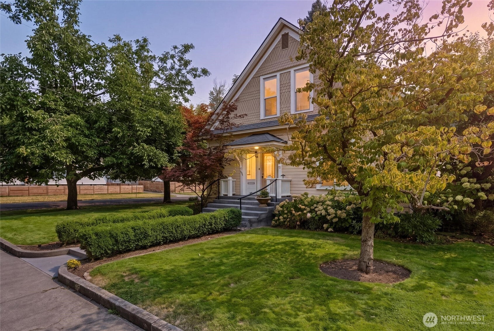 736 Lincoln Street