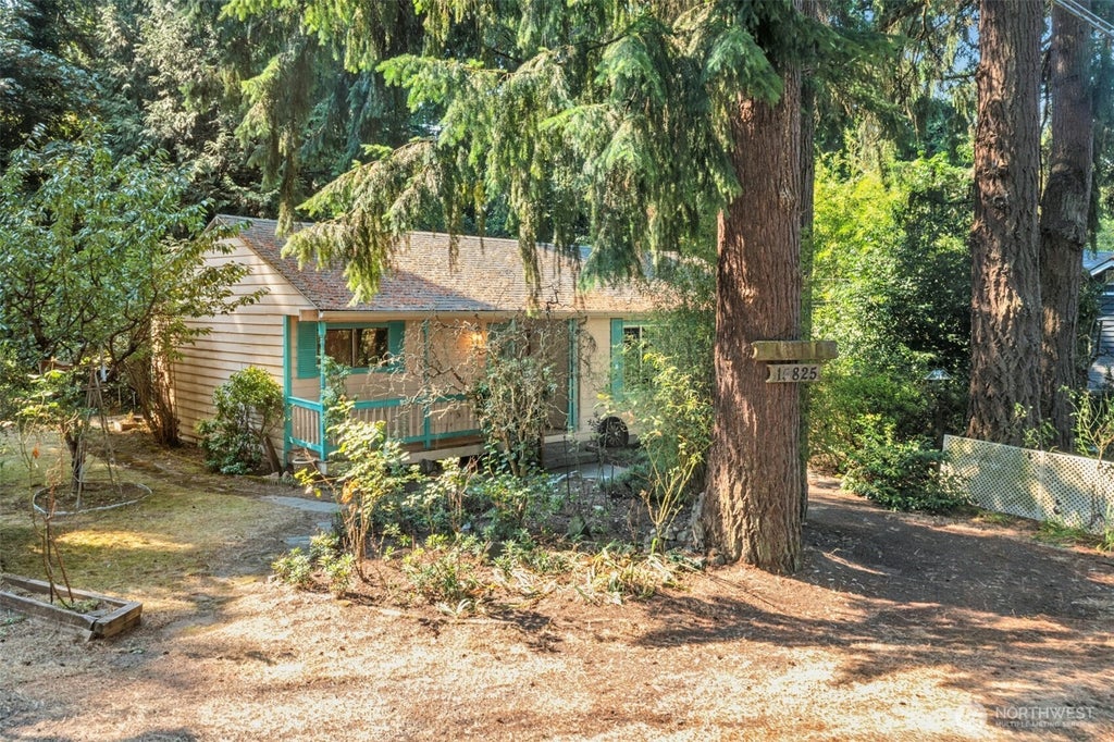 Photo of 15825 76th Place NE, Kenmore, WA 98028 (MLS # 2575092)