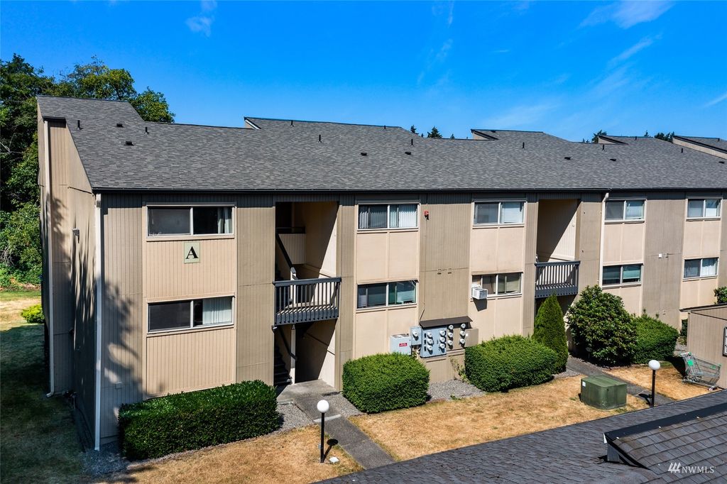 Photo of 31003 14th Avenue S #A5, Federal Way, WA 98003 (MLS # 1974368)