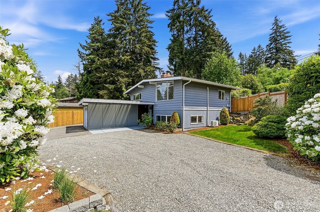 Photo of 3872 139 Avenue SE, Bellevue, WA 98006 (MLS # 2523412)