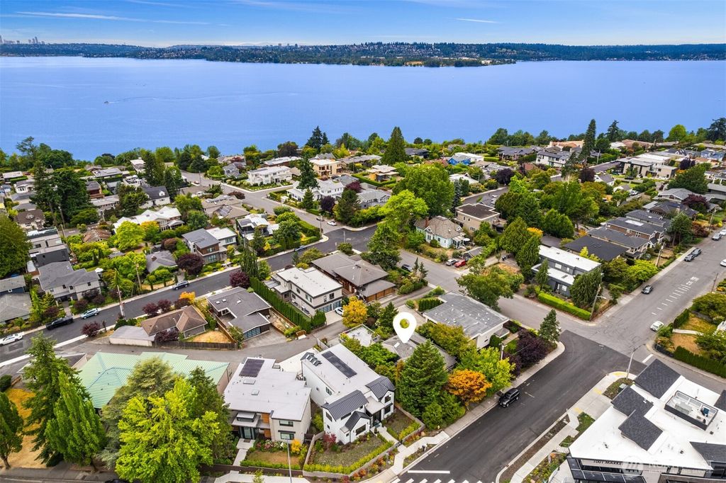 Photo of 235 10th Avenue W, Kirkland, WA 98033 (MLS # 2437047)