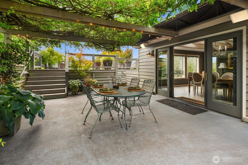 Photo of 235 10th Avenue W, Kirkland, WA 98033 (MLS # 2437047)