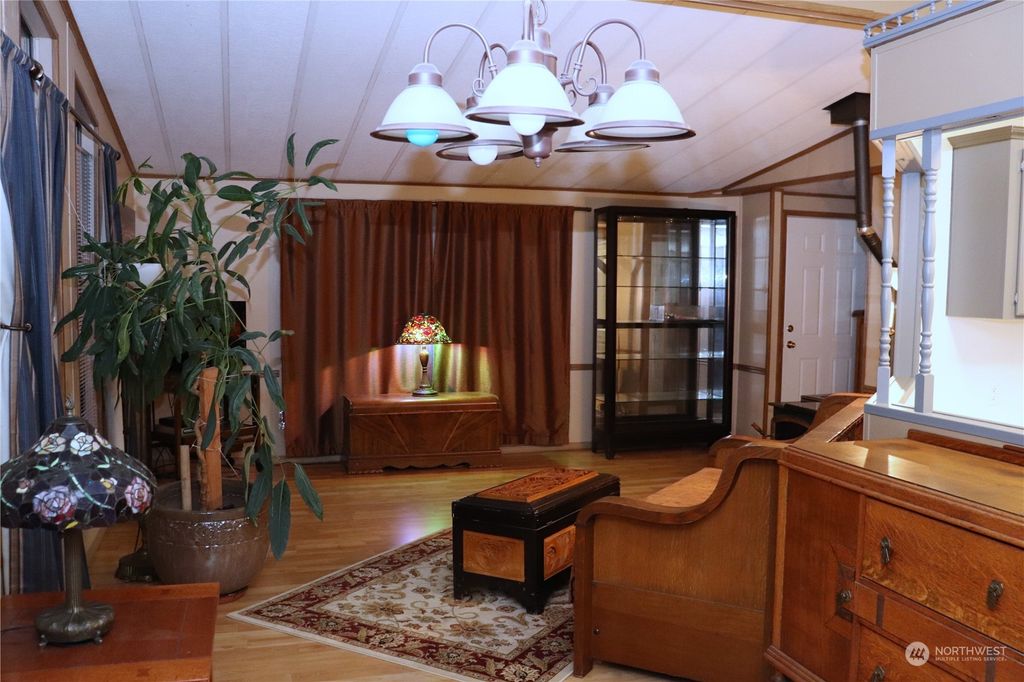 listing image 9368883237386921251