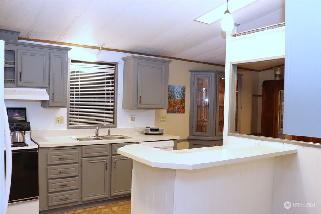 listing image 9368027262293659180