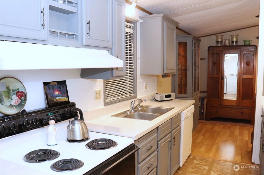 listing image 9367578753040412996