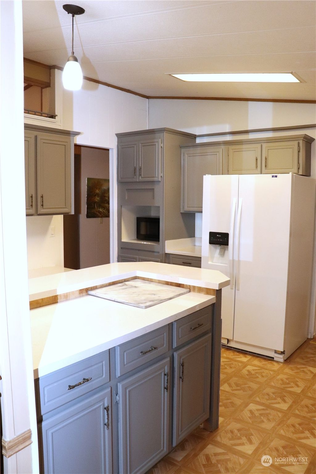 listing image 9368384249034300066