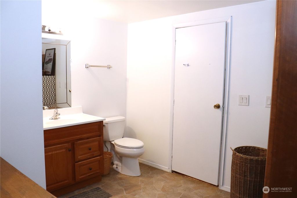 listing image 9360680942359233758