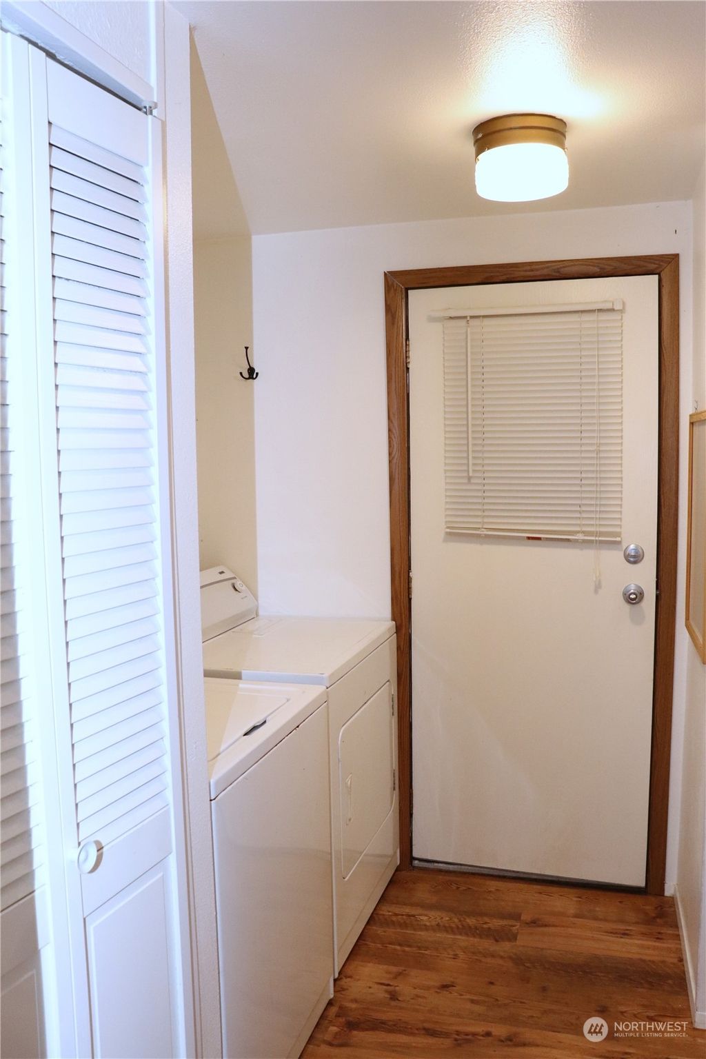 listing image 9361998374914538274