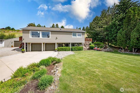 Photo of 316 Easy Street, Wenatchee, WA 98801 (MLS # 2521588)