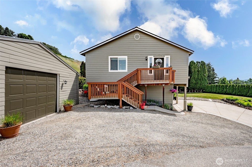 Photo of 316 Easy Street, Wenatchee, WA 98801 (MLS # 2521588)