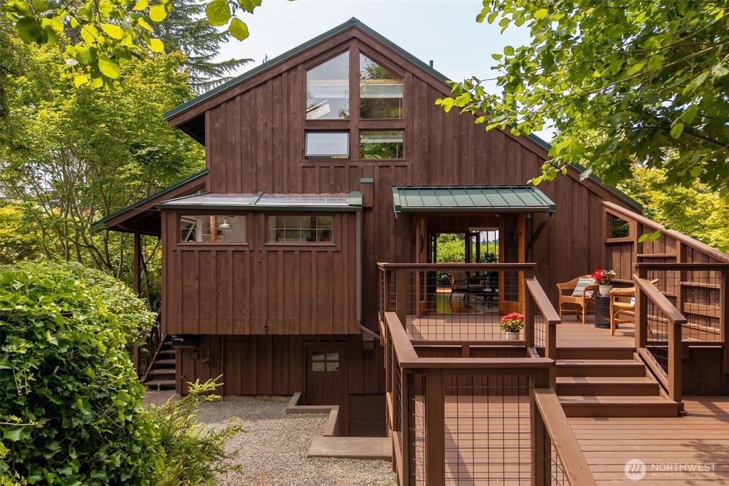 Photo of 181 34th Avenue E, Seattle, WA 98112 (MLS # 2398199)