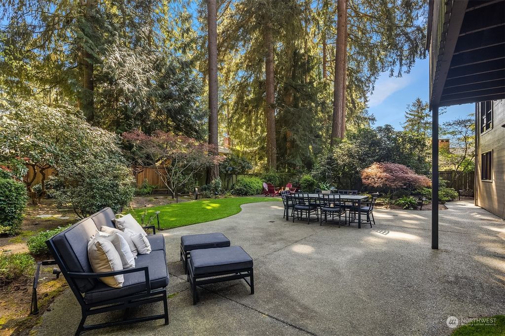 Photo of 8020 84th Avenue SE, Mercer Island, WA 98040 (MLS # 2223449)
