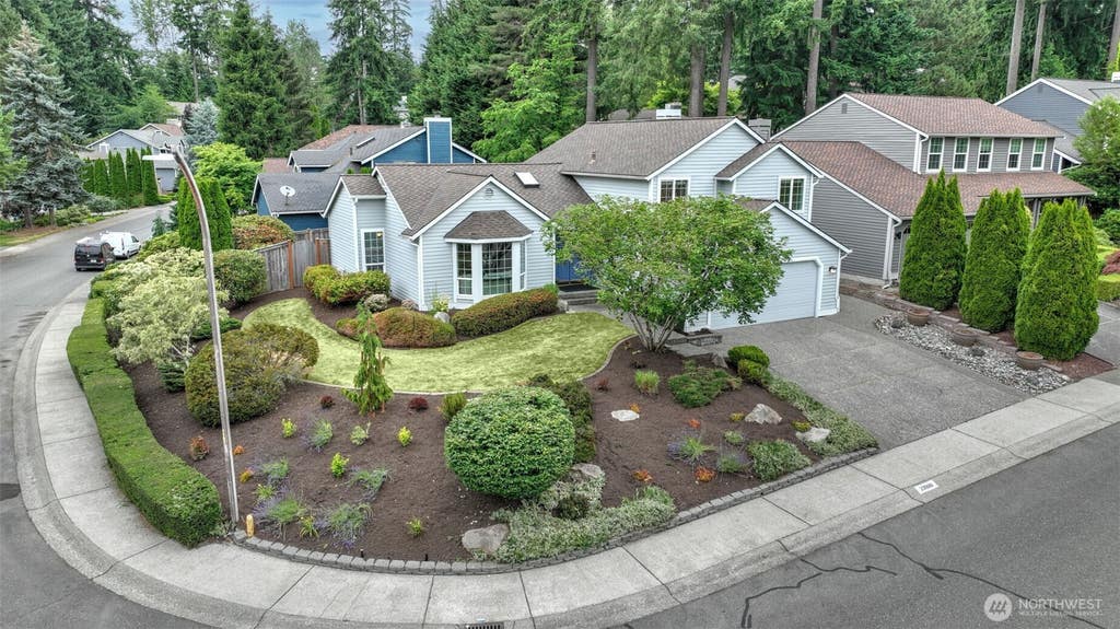 Photo of 23900 SE 42nd Place, Sammamish, WA 98029 (MLS # 2549423)