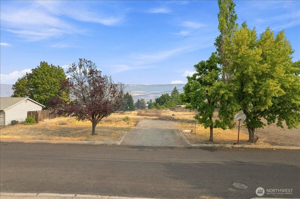 Photo of 63 Diamond Street, Electric City, WA 99123 (MLS # 2575123)