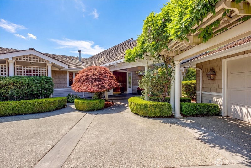 8900 NE 16th Street