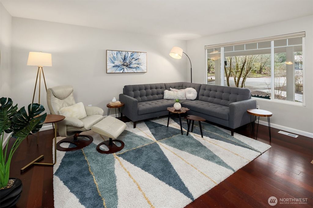 Photo of 922 208th Ave Ave NE, Sammamish, WA 98074 (MLS # 2471942)