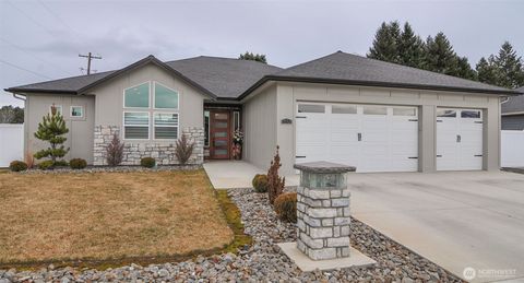 Photo of 613 S Perry Avenue, East Wenatchee, WA 98802 (MLS # 2488367)