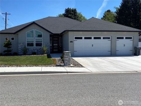 Photo of 613 S Perry Avenue, East Wenatchee, WA 98802 (MLS # 2488367)