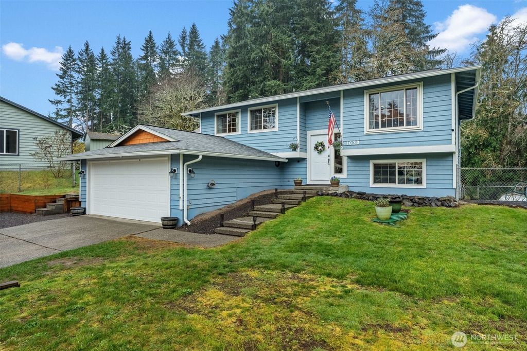 Photo of 1030 Hillandale Drive E, Port Orchard, WA 98366 (MLS # 2496502)