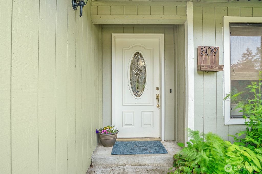 Photo of 809 Cardigan Street NW, Olympia, WA 98502 (MLS # 2463907)