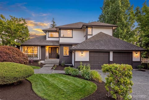 Photo of 11715 SE 61st Place, Bellevue, WA 98006 (MLS # 2557399)